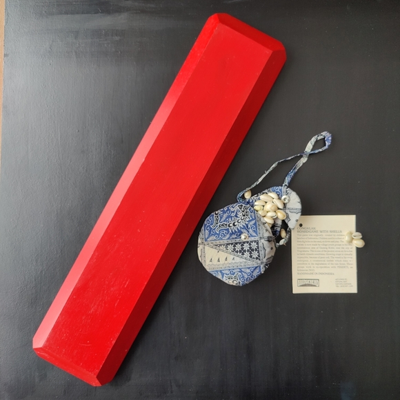 Handmade Hand Painted Indonesian Game Congklak with Shells - Picture 7 of 7